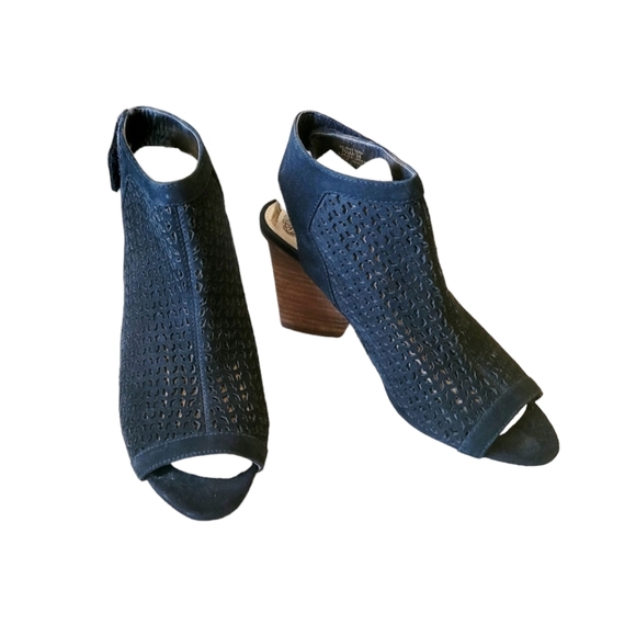 Vince Camuto Black Suede Leather Perforated Leather 3" Block Heel Peep Toe 7.5 - Picture 1 of 7